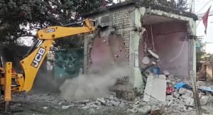 Read more about the article ହାଇକୋର୍ଟଙ୍କ ନିର୍ଦ୍ଦେଶ ପରେ ଉଚ୍ଛେଦ ହେଲା ମା’ ମଙ୍ଗଳା ମନ୍ଦିର: ଅକସ୍ମାତ ଅଚେତ ହୋଇଗଲେ ବୁଲଡୋଜର ଡ୍ରାଇଭର