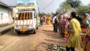 Read more about the article ଅନୁଗୁଳରେ ପହଞ୍ଚିଲା ପୁରୀ ଶ୍ରୀଜଗନ୍ନାଥଙ୍କ ପରିକ୍ରମା ପ୍ରକଳ୍ପ ମେଢ଼, ସଂକୀର୍ତ୍ତନ କରି ଗାଁ ବୁଲାଇଲେ ଶ୍ରଦ୍ଧାଳୁ