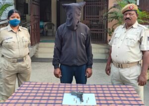 Read more about the article ବେଆଇନ ପିସ୍ତଲ ଓ ଗୁଳି ରଖି ଜଣେ ଯୁବକ ଗିରଫ, କୋର୍ଟ ଚାଲାଣ କଲା ଅନୁଗୁଳ ଟାଉନ୍ ଥାନା ପୋଲିସ