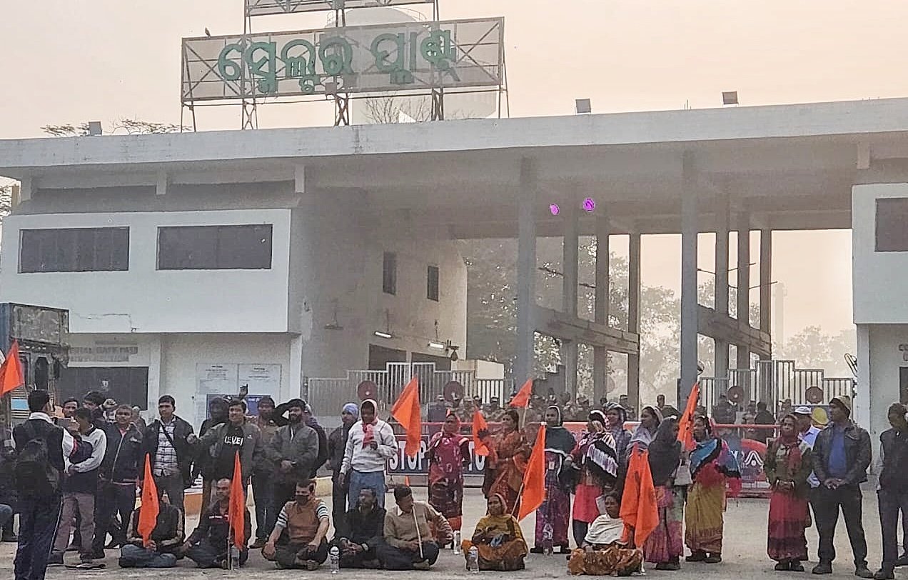 You are currently viewing ପୁନଃ ନିଯୁକ୍ତି ଦାବିରେ ନାଲକୋ ଠିକା ଶ୍ରମିକଙ୍କ ଆନ୍ଦୋଳନ, ଦାବି ପୂରଣ ହେବାରୁ ଧାରଣା ପ୍ରତ୍ୟାହୃତ