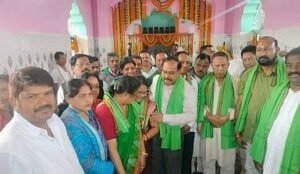 Read more about the article ଜଙ୍ଘା ବଡ଼ ଦେଓଙ୍କୁ ଦର୍ଶନ କରି ଆଶୀର୍ବାଦ ନେଲେ ଆଇନମନ୍ତ୍ରୀ ଜଗନ୍ନାଥ ସାରକା, ପୂର୍ତ୍ତ ବିଭାଗ ମନ୍ତ୍ରୀ ପ୍ରଫୁଲ୍ଲ ମଲ୍ଲିକ ଓ ୪ ବିଧାୟକ