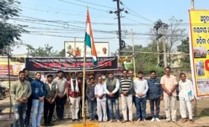 Read more about the article ଏଗାର ଦିନରେ ଅନୁଗୁଳ ସଚେତନ ନାଗରିକଙ୍କ ଗଣଧାରଣା: ଧାରଣାସ୍ଥଳରେ ପାଳିଲେ ସାଧାରଣତନ୍ତ୍ର ଦିବସ