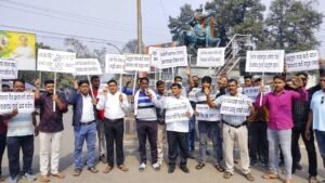 Read more about the article ୧୪ ଦିନରେ ଅନୁଗୁଳ ସଚେତନ ନାଗରିକଙ୍କ ଧାରଣା: ଦାବି ପୂରଣ ପାଇଁ ସହର ବୁଲିଲା ଶୋଭାଯାତ୍ରା