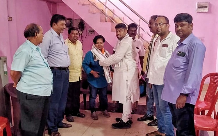 You are currently viewing ମହିଳା କଂଗ୍ରେସର ଅନୁଗୁଳ ଜିଲ୍ଲା ସଭାନେତ୍ରୀ ସବିତା ଧୀରଙ୍କୁ ସମ୍ବର୍ଦ୍ଧନା