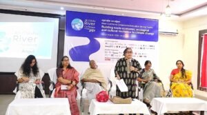 Read more about the article ଚତୁର୍ଥ ଓଡ଼ିଶା ନଦୀ ସମ୍ମିଳନୀ ଆୟୋଜିତ: ସମ୍ବଲପୁରର ସରୋଜଙ୍କୁ ପ୍ରଥମ ଜଳଯୋଦ୍ଧା ସମ୍ମାନ ପ୍ରଦାନ