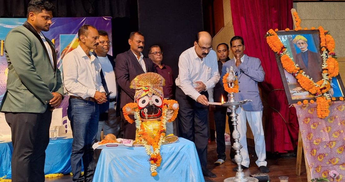 You are currently viewing ଆଇନଜୀବୀ ଦିବସ ପାଳିଲା ଅନୁଗୁଳ ଓକିଲ ସଂଘ: ମଧୁବାବୁଙ୍କ ପରି କାର୍ଯ୍ୟ କରିବାକୁ ଓକିଲଙ୍କୁ ପରାମର୍ଶ