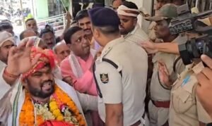 Read more about the article ତାଳଚେର କଂଗ୍ରେସ ବିଧାୟକ ପ୍ରାର୍ଥୀ ପ୍ରଫୁଲ୍ଲ ଦାସଙ୍କ ନାମାଙ୍କନ ଦାଖଲ ବେଳେ ଉତ୍ତେଜନା, ଧସ୍ତାଧସ୍ତି ହେଲେ ପୋଲିସ ଓ ଦଳୀୟ କର୍ମୀ