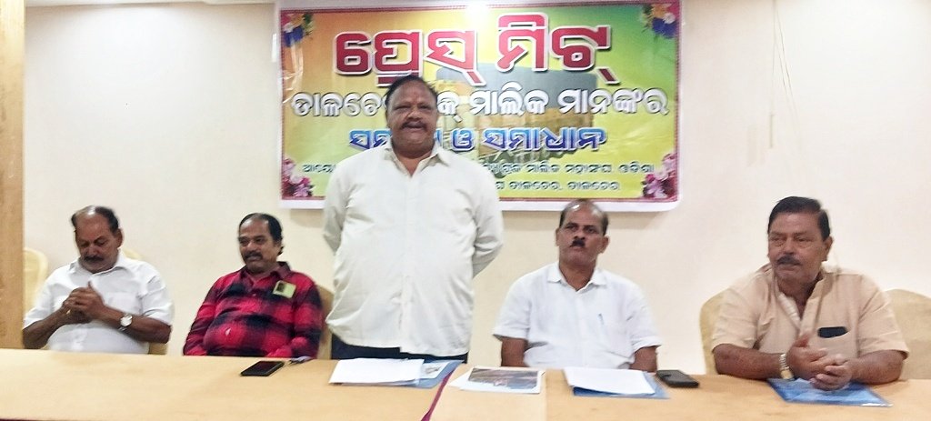 You are currently viewing ଫାଷ୍ଟ କମ୍ ଫାଷ୍ଟ ସର୍ଭ ନୀତି ଯୋଗୁଁ କ୍ଷତି ସହୁଛନ୍ତି ତାଳଚେର ଟ୍ରକ ମାଲିକ, ପ୍ରଶାସନ ଦୃଷ୍ଟି ଦେବାକୁ ଦାବି