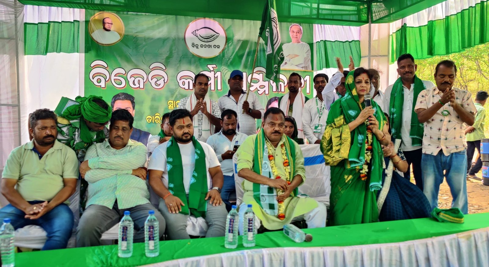 You are currently viewing ବିଜୁ ଜନତା ଦଳର ପଞ୍ଚାୟତସ୍ତରୀୟ କର୍ମୀ ସମ୍ମିଳନୀ: ଯୋଗ ଦେଲେ ଶତାଧିକ ବିଜେଡି ନେତା, ଯୋଡ଼ି ଶଙ୍ଖରେ ଭୋଟ ଦେବାକୁ ଆହ୍ୱାନ