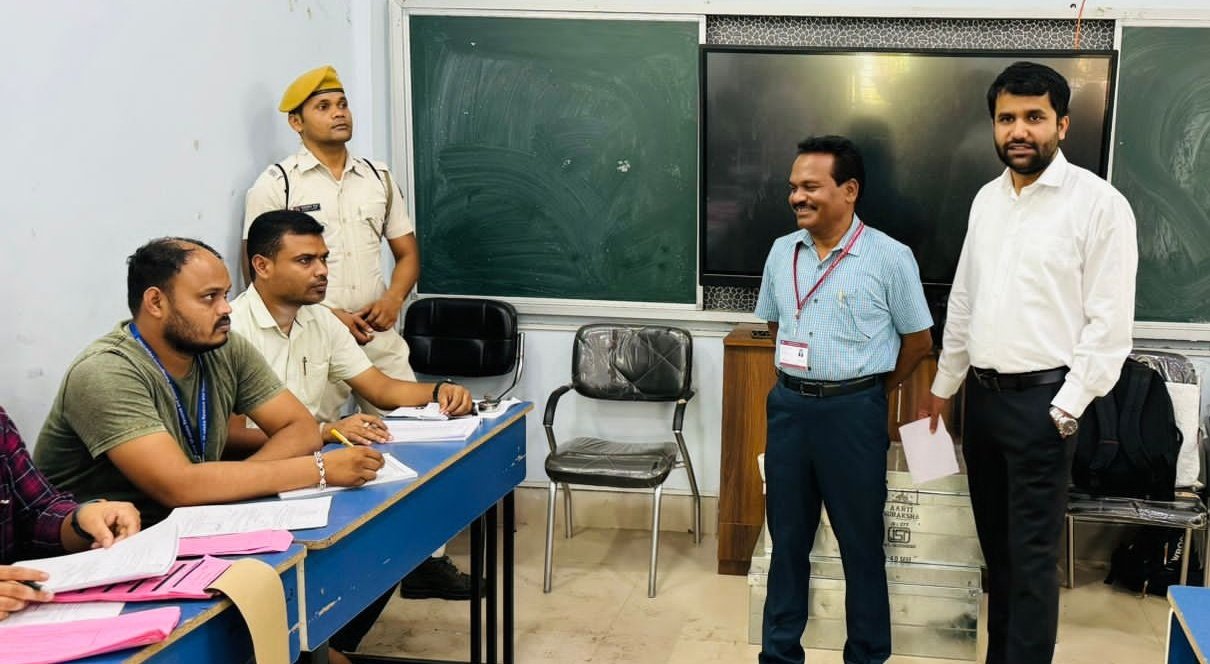 You are currently viewing ଅନୁଗୁଳରେ ପୋଲିଂ କର୍ମଚାରୀଙ୍କ ଦ୍ଵିତୀୟ ପର୍ଯ୍ୟାୟ ପ୍ରଶିକ୍ଷଣ ଶେଷ, ସବୁ କାର୍ଯ୍ୟ ତଦାରଖ କଲେ ଜିଲ୍ଲାପାଳ