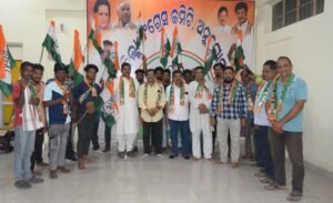 Read more about the article କଂଗ୍ରେସ ଭବନରେ ମିଶ୍ରଣ ପର୍ବ, ଶଙ୍ଖ ଓ ପଦ୍ମ ଛାଡ଼ି ହାତ ଧରିଲେ ଏକାଧିକ ନେତା