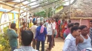 Read more about the article ରାଜନୈତିକ ଶତ୍ରୁତାରୁ ଗାଁ ଦାଣ୍ଡରେ ପୂର୍ବତନ ସରପଞ୍ଚଙ୍କୁ  ହତ୍ୟା !