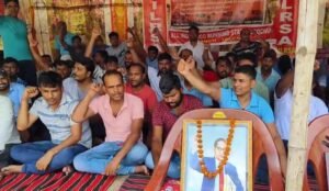 Read more about the article ବିଭିନ୍ନ ଦାବି ନେଇ ପୂର୍ବତଟ ରେଳ କର୍ମଚାରୀଙ୍କ ଆନ୍ଦୋଳନ