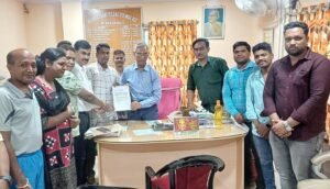 Read more about the article ଅନୁଗୁଳରେ ରକ୍ତ ଭଣ୍ଡାର ସମସ୍ୟାର ସମାଧାନ ପ୍ରସଙ୍ଗରେ ସିଡିଏମଓଙ୍କୁ ଦାବିପତ୍ର, ରକ୍ତଦାନ ଶିବିର ଆୟୋଜନ କରିବାକୁ ଆହ୍ୱାନ