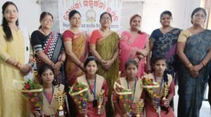 Read more about the article ଟପ୍ପରଙ୍କୁ ସମ୍ମାନ: ଶିଳ୍ପାଞ୍ଚଳ ମହିଳା ବିଦ୍ୟାଳୟରେ ଯୁକ୍ତ ଦୁଇ କୃତି ଛାତ୍ରୀଙ୍କୁ ସମ୍ବର୍ଦ୍ଧନା