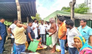 Read more about the article ନିଆଁ ଲାଗି ୪ ପରିବାର ଘର ପାଉଁଶ: ସହଯୋଗ କଲେ ଅନୁଗୁଳ ବିଧାୟକ ପ୍ରତାପ ଚନ୍ଦ୍ର ପ୍ରଧାନ