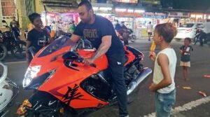 Read more about the article ବାଇକ୍‌ ଚାଳକ କବାଡି ପିଲାଙ୍କୁ କୂଲ୍ଫି ଦେଲେ