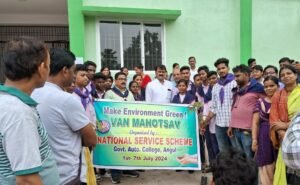 Read more about the article ଅନୁଗୁଳ କଲେଜରେ ଗଛ ଲଗାଇଲେ ଛାତ୍ରଛାତ୍ରୀ