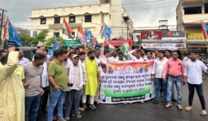 Read more about the article ରାହୁଲ ଗାନ୍ଧୀଙ୍କୁ ଭାରତୀୟ ଯୁବ ମୋର୍ଚ୍ଚାର ଅସମ୍ମାନକୁ ଅନୁଗୁଳ କଂଗ୍ରେସର ତୀବ୍ର ବିରୋଧ: ଏସପିଙ୍କ ଅଫିସ ସାମ୍ନାରେ ବିକ୍ଷୋଭ ପ୍ରଦର୍ଶନ