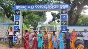 Read more about the article ଶିକ୍ଷକ ବଦଳିକୁ ନେଇ ଅସନ୍ତୋଷ, ସ୍କୁଲରେ ତାଲା ପକାଇଲେ ଗ୍ରାମବାସୀ