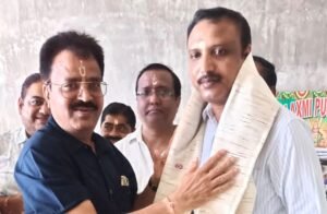 Read more about the article ଅନୁଗୁଳ ଜିଲ୍ଲା ବାଣିଜ୍ୟ ଓ ଶିଳ୍ପ ପ୍ରତିଷ୍ଠାନ ପକ୍ଷରୁ ପ୍ରସାଦ ବଣ୍ଟନ