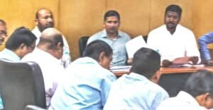 Read more about the article ତାଳଚେର ସୁରକ୍ଷା ମଞ୍ଚର ୨୦ଟି ଦାବି ଉପରେ ଆଲୋଚନା କଲେ ଉପଜିଲ୍ଲାପାଳ, ଉପସ୍ଥିତ ଥିଲେ ସାଂସଦଙ୍କ ପ୍ରତିନିଧି