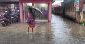 Read more about the article ଲଗାଣ ବର୍ଷାରେ ଘରେ ପଶିଲା ପାଣି