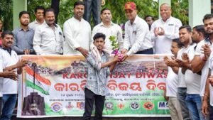 Read more about the article ସେବା କାର୍ଯ୍ୟ ନିମନ୍ତେ ଛାତ୍ର ବିଶ୍ୱଜିତ ମହାନ୍ତି ସମ୍ବର୍ଦ୍ଧିତ, ରଥ ଚକ ପାଖରୁ ଜଣେ ମହିଳାଙ୍କୁ କରିଥିଲେ ଉଦ୍ଧାର