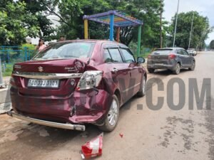 Read more about the article ପାର୍କିଂରେ ଠିଆ ହୋଇଥିବା ଗାଡ଼ିକୁ ଧକ୍କା ଦେଲା ଲକ୍ଷ୍ମୀ ବସ୍, ମଦୁଆ ଡ୍ରାଇଭରକୁ ଧରିଲା ପୋଲିସ