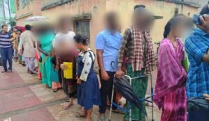 Read more about the article ଦିବ୍ୟାଙ୍ଗଙ୍କୁ ଧାଡି ଯନ୍ତ୍ରଣା:ବିଧାୟକ ବିଗିଡ଼ିଲେ