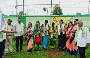 Read more about the article ବଜ୍ରକୋଟ ସ୍ୱାସ୍ଥ୍ୟକେନ୍ଦ୍ରରେ ବୃକ୍ଷରୋପଣ