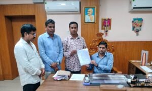 Read more about the article ଶୋଚନୀୟ ହୋଇ ପଡ଼ିଛି ୧୪୯ ନମ୍ବର ଜାତୀୟ ରାଜପଥ:  ଅବସ୍ଥା ସୁଧାରିବାକୁ ଉପଜିଲ୍ଲାପାଳଙ୍କୁ ଭେଟିଲା ବିଜେପି