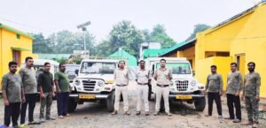 Read more about the article ହଣ୍ଡପା ବନ ବିଭାଗକୁ ବଡ଼ ସଫଳତା: ୨ ଲକ୍ଷ ଟଙ୍କାର ଶାଳ କାଠ ସହ ଦୁଇଟି ପିକଅପ୍ ଭ୍ୟାନ ଜବତ