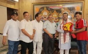 Read more about the article କେନ୍ଦ୍ରମନ୍ତ୍ରୀ ଧର୍ମେନ୍ଦ୍ର ପ୍ରଧାନଙ୍କୁ ଭେଟିଲେ ଜମିହରା ପୂର୍ବତନ କର୍ମଚାରୀ ସଂଘ: ସାର କାରଖାନାରେ ଉତ୍ତରାଧିକାରୀଙ୍କୁ ଚାକିରି ଦେବାକୁ ଦାବି