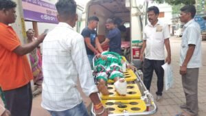 Read more about the article ମହିଳାଙ୍କ ଉପରେ ଚଢ଼ିଗଲା ଲକ୍ଷ୍ମୀ ବସ୍, ଗୁରୁତର ଅବସ୍ଥାରେ କଟକ ସ୍ଥାନାନ୍ତର