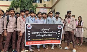 Read more about the article କଲେଜରେ ଆରମ୍ଭ ହେଉ ନିର୍ବାଚନ: ତାଳଚେର ସ୍ୱୟଂଶାସିତ ମହାବିଦ୍ୟାଳୟରେ ଦସ୍ତଖତ ଅଭିଯାନ ଆୟୋଜିତ