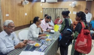 Read more about the article ଲୋକଙ୍କ ଅଭିଯୋଗ ଶୁଣିଲେ ଜିଲ୍ଲାପାଳ, ଜିଲ୍ଲାସ୍ତରୀୟ ମିଳିତ ଜନଶୁଣାଣି କାର୍ଯ୍ୟକ୍ରମ ଆୟୋଜିତ