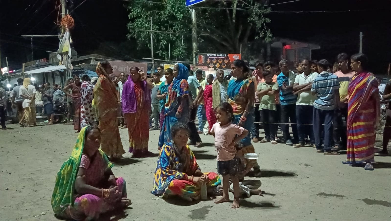 You are currently viewing ହାତୀ ଆକ୍ରମଣରେ ବୃଦ୍ଧଙ୍କ ମୃତ୍ୟୁ, କ୍ଷତିପୂରଣ ଦାବିରେ ବନ୍ତଳାରେ ରାସ୍ତାରୋକ କଲେ ସ୍ଥାନୀୟ ଲୋକ