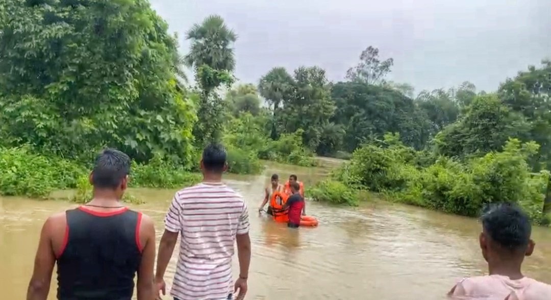 You are currently viewing କଲେଜରୁ ଫେରୁଥିବା ବେଳେ ଘୁଡ଼ାବୁଡ଼ା ନାଳରେ ଭାସିଗଲେ କଲେଜ ଛାତ୍ରୀ, ଏଯାଏଁ ମିଳିନି ପତ୍ତା