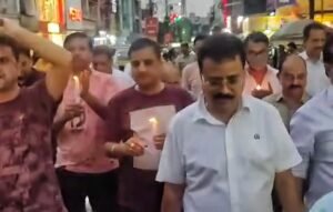 Read more about the article କୋଲକାତାରେ ମହିଳା ଟ୍ରେନି ଡାକ୍ତରଙ୍କୁ ଜଘନ୍ୟ ବଳାତ୍କାର ଓ ନୃଶଂସ ହତ୍ୟାକାଣ୍ଡକୁ ଅନୁଗୁଳ ବାଣିଜ୍ୟ ସଂଘର ନିନ୍ଦା: କ୍ୟାଣ୍ଡେଲ ଶୋଭାଯାତ୍ରାରେ ସାମିଲ ହୋଇ ମାଗିଲେ ନ୍ୟାୟ