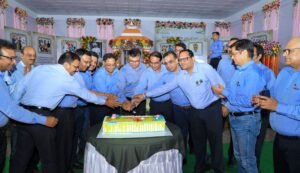 Read more about the article ଓ.ପି ଜିନ୍ଦଲଙ୍କ ୯୪ତମ ଜନ୍ମବାର୍ଷିକୀ ପାଳିତ: ରକ୍ତଦାନ ଶିବିର, ବରିଷ୍ଠ ନାଗରିକଙ୍କୁ ଶୁଖିଲା ଖାଦ୍ୟ ବଣ୍ଟନ ଓ ଫୁଟବଲ ଟୁର୍ଣ୍ଣାମେଣ୍ଟ ଆୟୋଜିତ