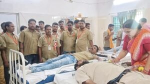 Read more about the article ଓଡ଼ିଶା ଡ୍ରାଇଭର ମହାସଂଘ ପକ୍ଷରୁ ରକ୍ତଦାନ ଶିବିର, ୨୧୧ ୟୁନିଟ୍ ରକ୍ତ ସଂଗୃହୀତ