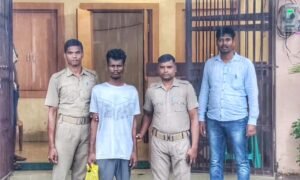 Read more about the article ପତ୍ନୀଙ୍କୁ ତଣ୍ଟି ଚିପି ହତ୍ୟା କରି ଫିଙ୍ଗି ଦେଇଥିଲା ଦ୍ଵିତୀୟ ସ୍ୱାମୀ, କେମିତି ମାରିଥିଲା ପୋଲିସକୁ ଦେଖାଇଲା ଡେମୋ