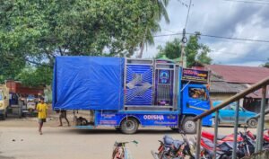 Read more about the article ଭସାଣିରେ ଡିଜେ ବ୍ୟାନ ନିୟମକୁ ଫୁ’, କେବଳ ମ୍ୟୁଜିକ ଲେଖି ଗଳାବାଟରେ ଲାଇସେନ୍ସ ହାତଉଛନ୍ତି ମାଲିକ