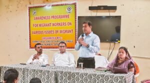 Read more about the article ଅନୁଗୁଳ ଜିଲ୍ଲା ଆଇନସେବା ପ୍ରାଧିକରଣ ପକ୍ଷରୁ ଆଇନ ସଚେତନତା ଶିବିର ଆୟୋଜିତ, ପ୍ରବାସୀ ଶ୍ରମିକଙ୍କ ସମସ୍ୟା ସମାଧାନ ଉପରେ ଗୁରୁତ୍ୱ