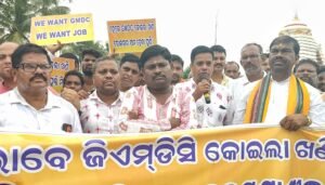 Read more about the article ଜିଏମଡିସି କମ୍ପାନୀ ପାଈଁ ପରିବେଶ ସମନ୍ଧିୟ ଜନଶୁଣାଣୀ ପୁର୍ବରୁ ଛେଣ୍ଡିପଦା ବିଧାୟକଙ୍କ ଶକ୍ତି ପ୍ରଦର୍ଶନ