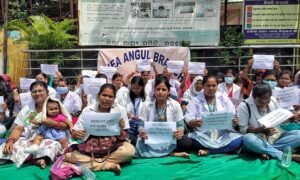 Read more about the article ୧୦ ଦଫା ଦାବିରେ ଅନୁଗୁଳ ନର୍ସିଂ କର୍ମଚାରୀଙ୍କ ବିକ୍ଷୋଭ ପ୍ରଦର୍ଶନ