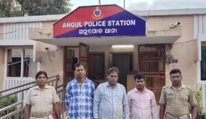 Read more about the article ଚାକିରି ନାଁରେ ଠକେଇ, ୩ ଜଣଙ୍କୁ ବାନ୍ଧି କୋର୍ଟ ଚାଲାଣ କଲା ଅନୁଗୁଳ ପୋଲିସ