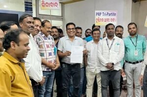 Read more about the article କର୍ମଚାରୀଙ୍କୁ ବକେୟା ପ୍ରାପ୍ୟ ଦେବାକୁ ଦାବି: ନେସ ତରଫରୁ ଗଣଧାରଣା