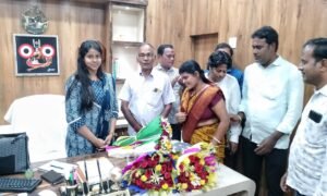 Read more about the article ତାଳଚେରର ପୌର ପରିଷଦରେ ନୂତନ ନିର୍ବାହୀ ଅଧିକାରୀ ଭାବେ ଯୋଗ ଦେଲେ IAS ତେଜସ୍ୱିନୀ ବେହେରା